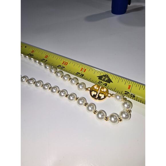 Tory Burch Evie Long Single Glass Pearl Necklace w/Jewelry Pouch NWT Approx 52" - Picture 6 of 7